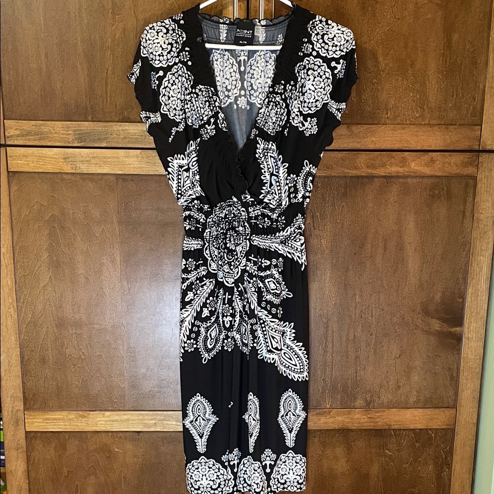 Point Zero Black and White Patterned Midi Dress